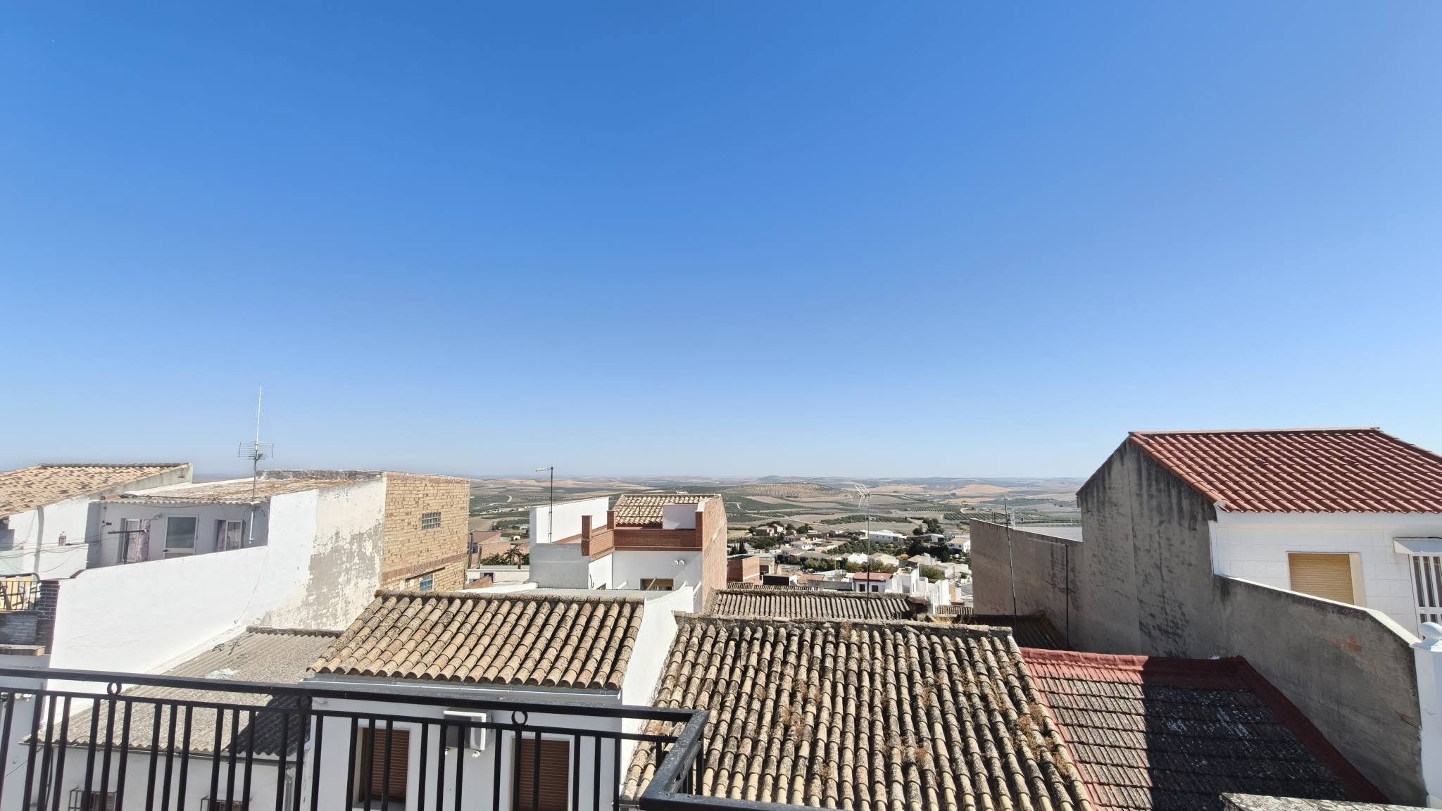 CASA EN VENTA CON COCHERA  miniatura 5