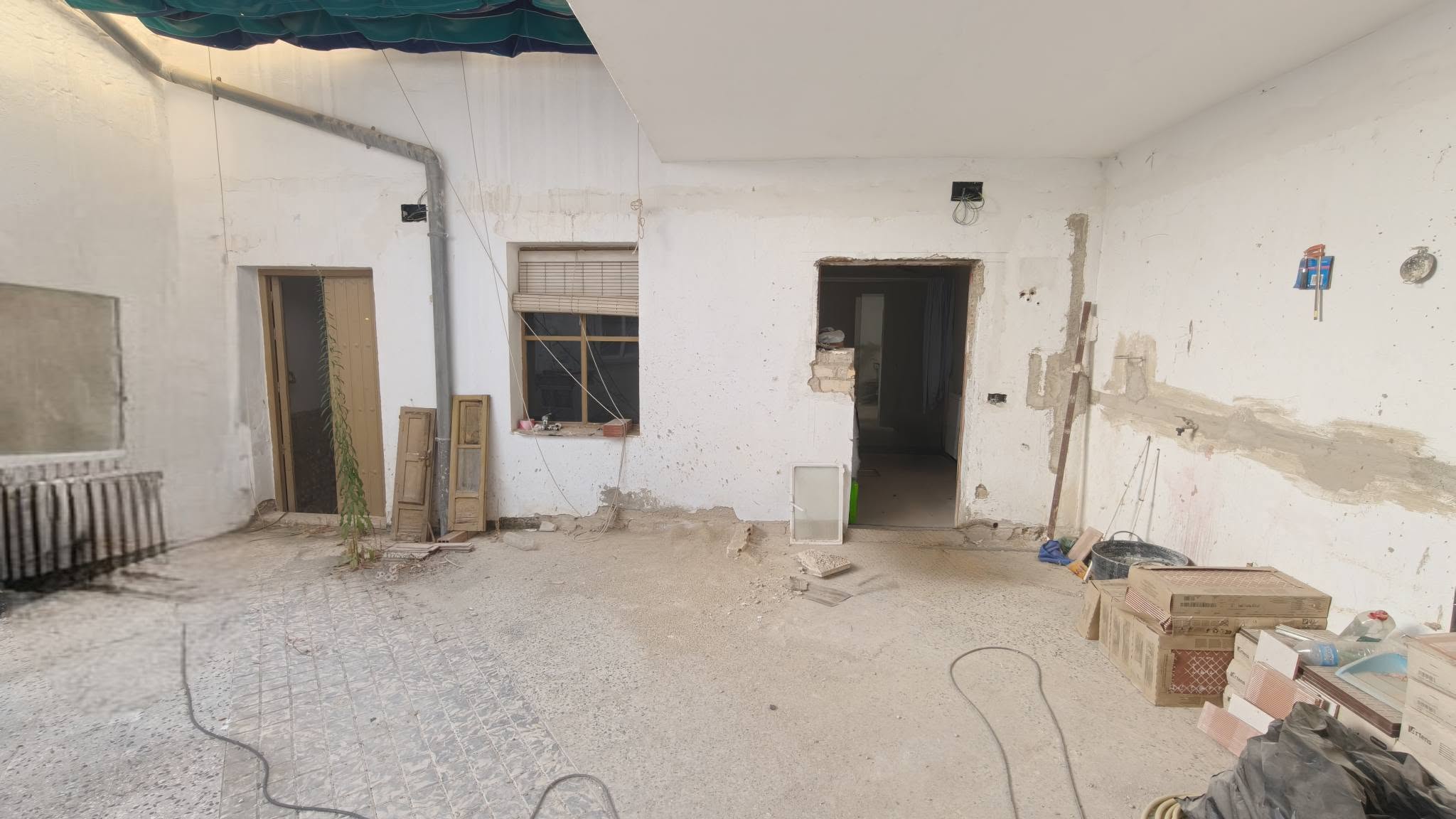 CASA EN VENTA CON COCHERA 