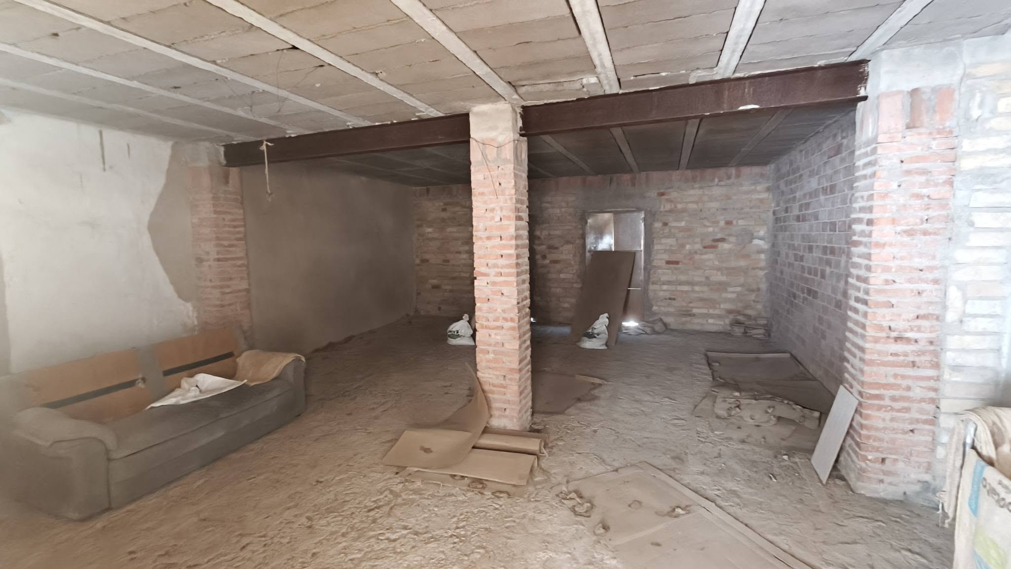 CASA EN VENTA CON COCHERA  miniatura 4