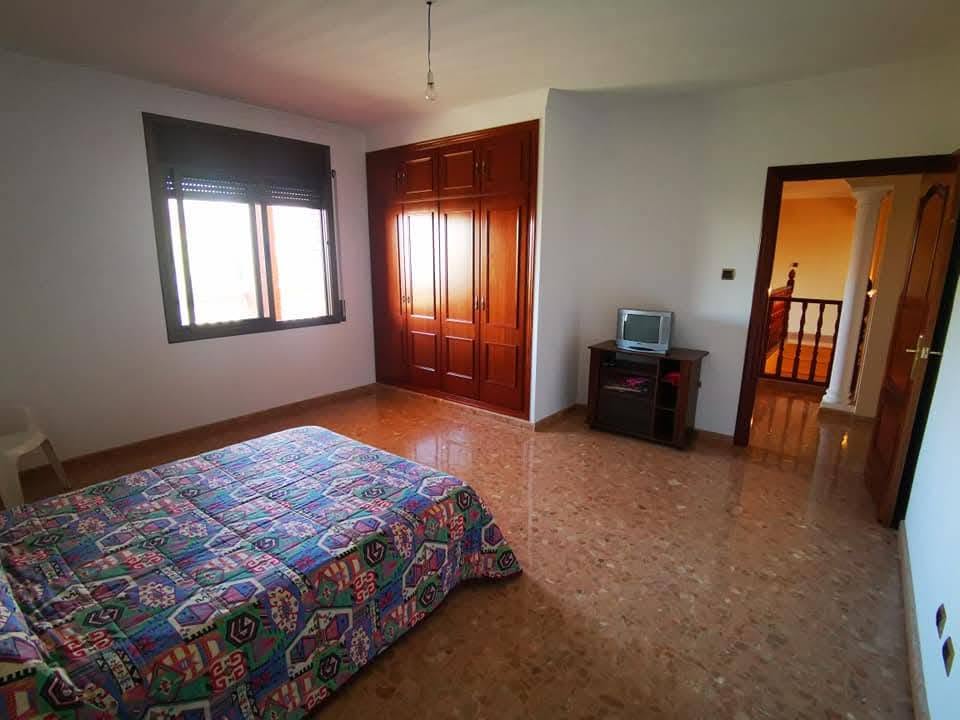 VILLA DE INMEJORABLE OPORTUNIDAD  miniatura 6