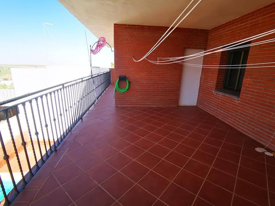 VILLA DE INMEJORABLE OPORTUNIDAD  miniatura 3