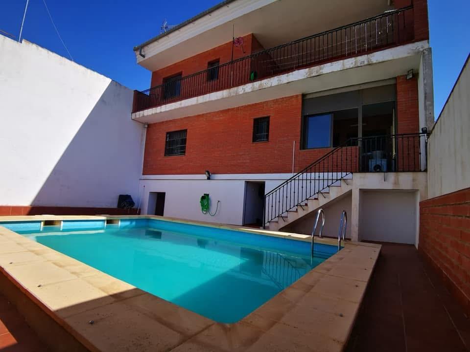 VILLA DE INMEJORABLE OPORTUNIDAD 
